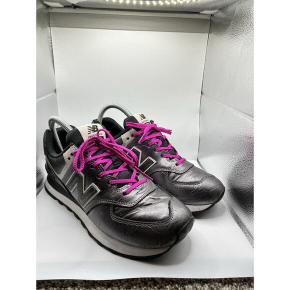New Balance 574 Women’s Sneakers Metallic Silver Sz 7.5 Trainers Walking Comfort - Picture 2 of 6
